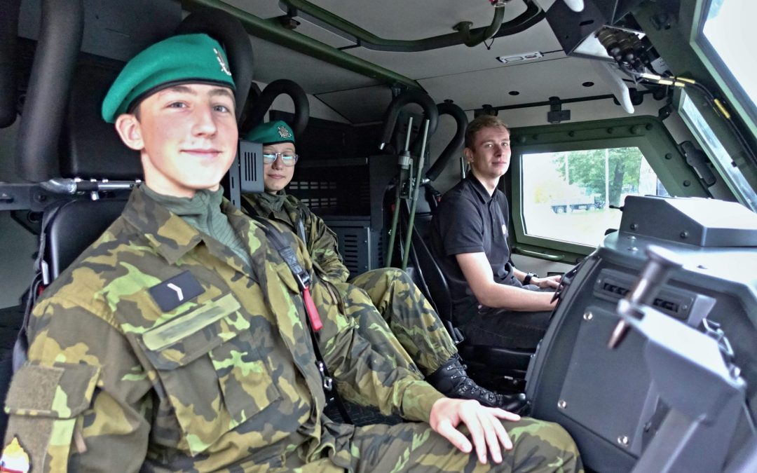 Žáci Vojenské střední školy navštívili Tatra Trucks a Tatra Defence Vehicle